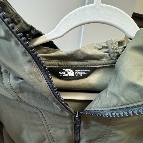 The North Face Windbreaker - Picture 5 of 6